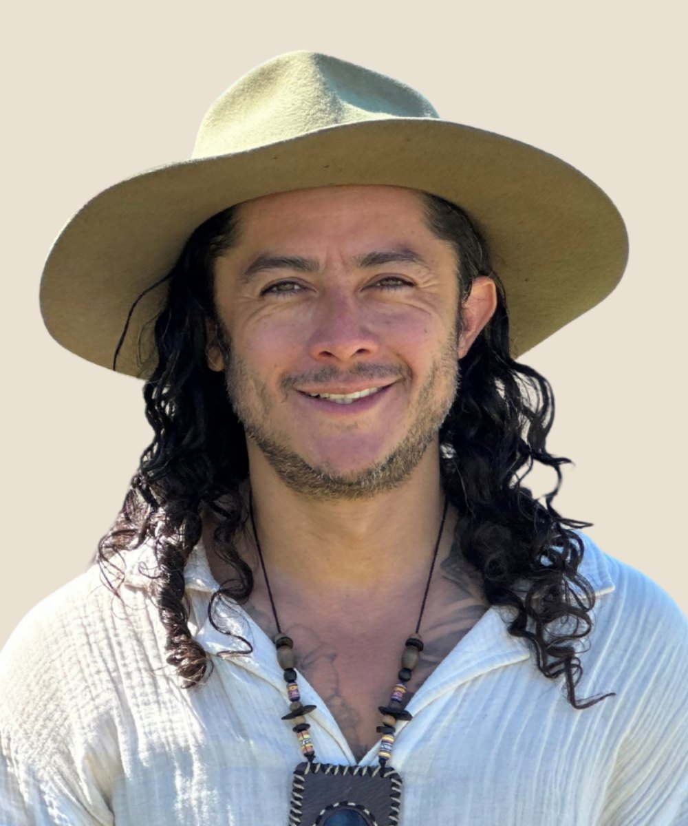 Eduardo Rivas, in a wide-brimmed hat, smiling